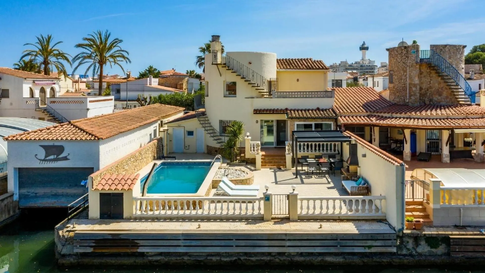 Ferienhaus Mit Privatpool Fuer 8 Personen Ca 230 Qm In Empuriabrava, Costa Brava Golf De Roses Empuriabrava