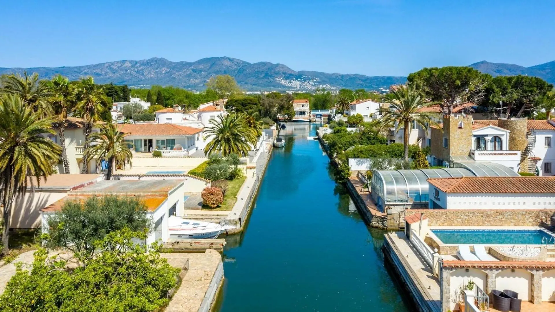 Holiday home Ferienhaus Mit Privatpool Fuer 8 Personen Ca 230 Qm In Empuriabrava, Costa Brava Golf De Roses